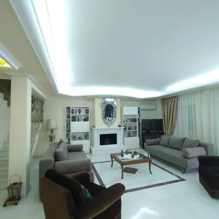 Ioli Luxury لايميناس