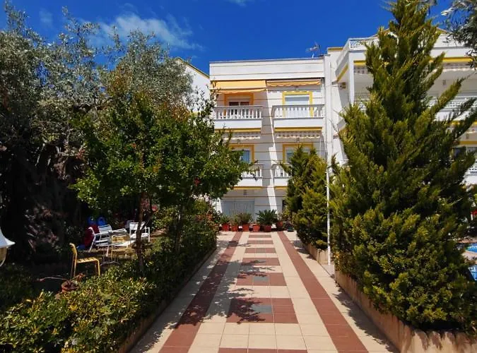 Ioli Luxury לימנאס