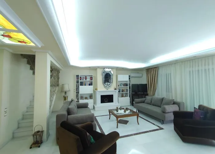 Ioli Luxury לימנאס